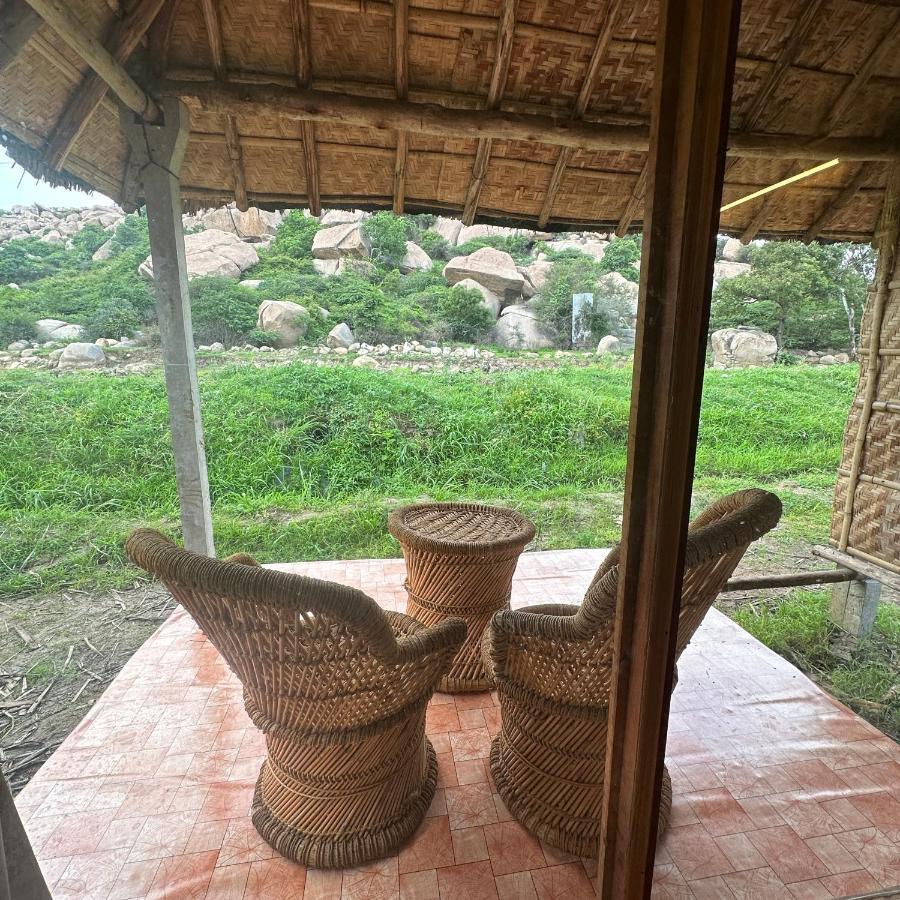The Gravity Cafe -A Unit Of Staychillhampi Exterior foto