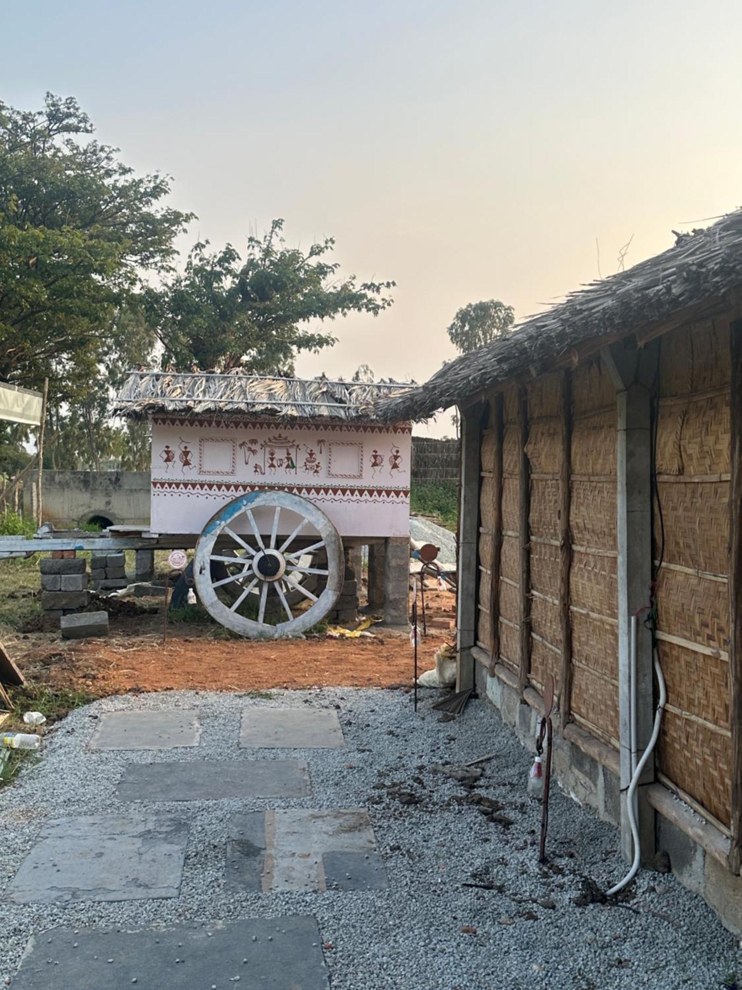 The Gravity Cafe -A Unit Of Staychillhampi Exterior foto
