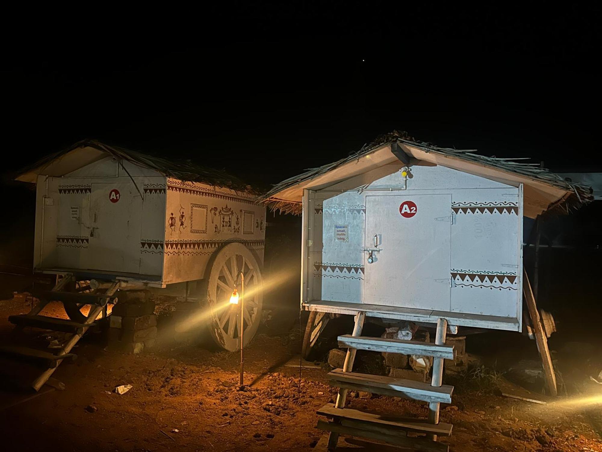 The Gravity Cafe -A Unit Of Staychillhampi Exterior foto