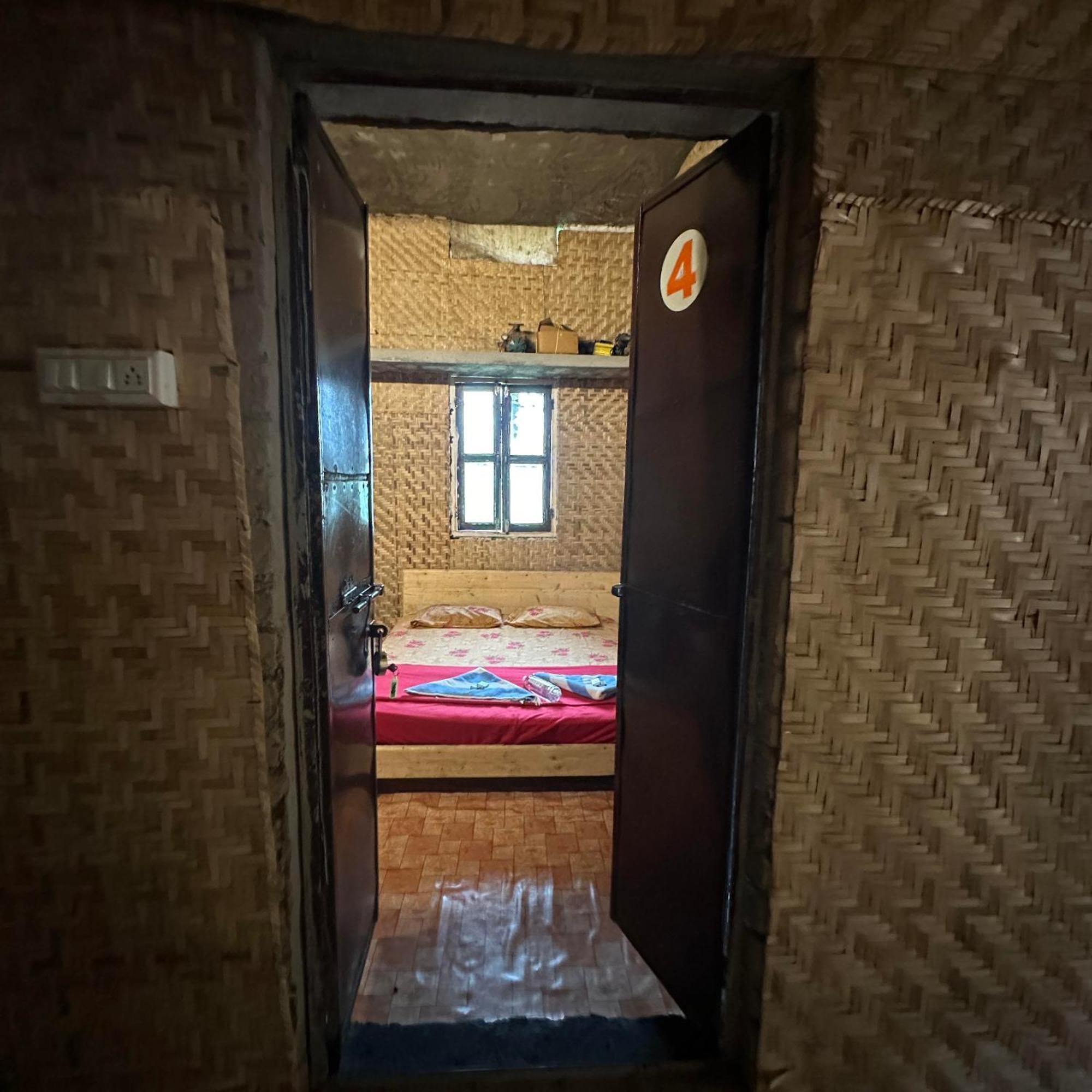 The Gravity Cafe -A Unit Of Staychillhampi Exterior foto