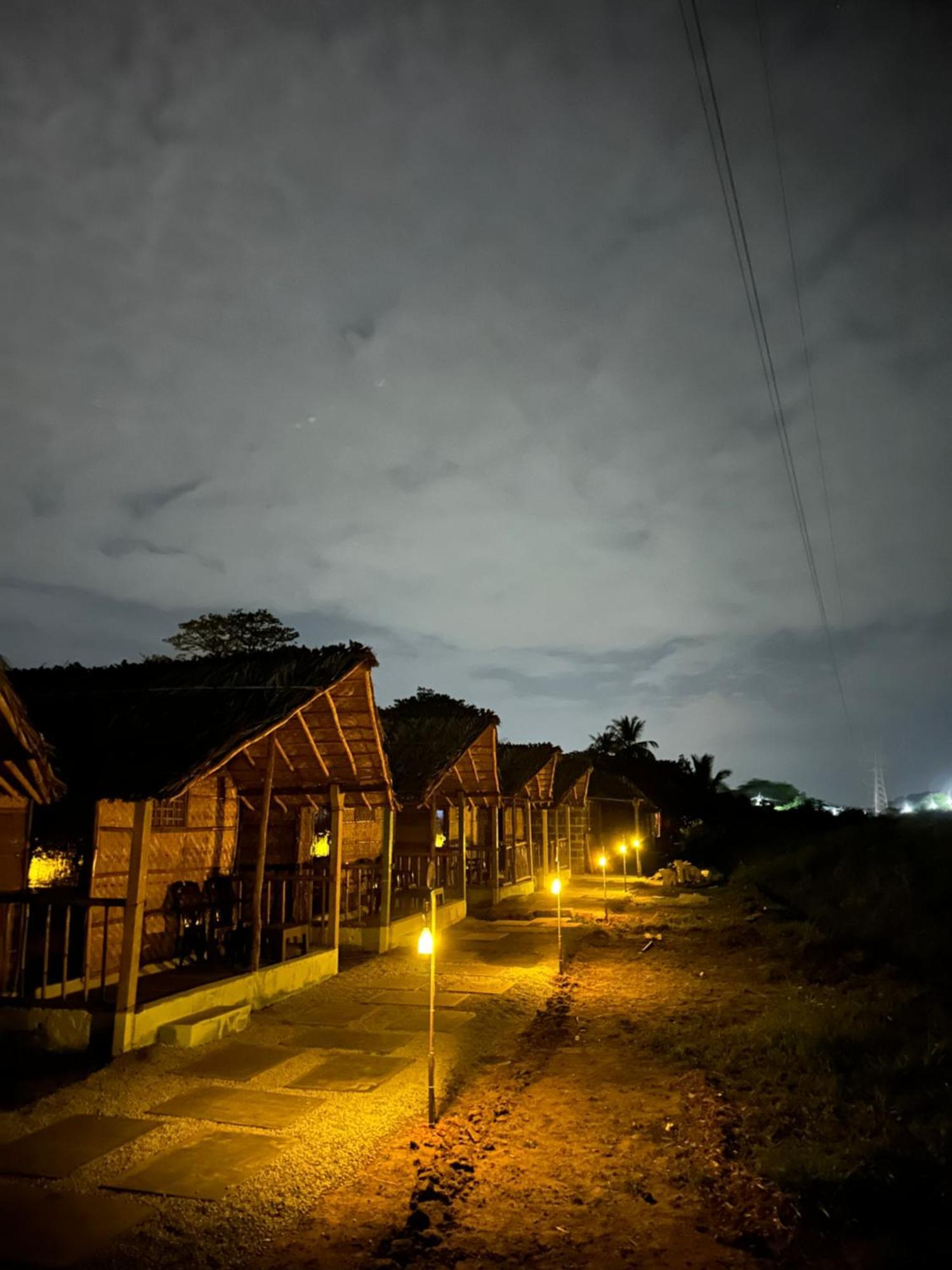 The Gravity Cafe -A Unit Of Staychillhampi Exterior foto