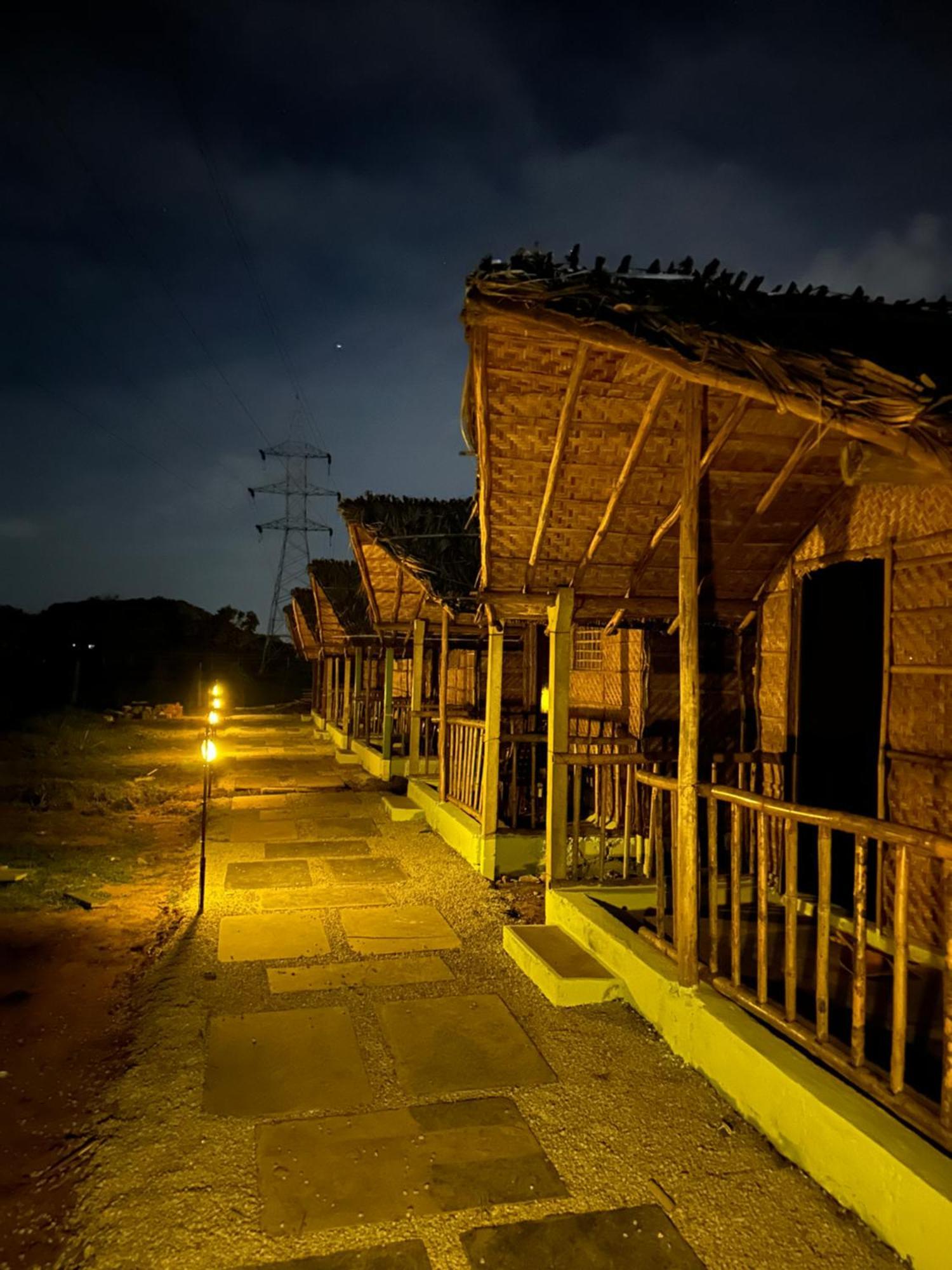 The Gravity Cafe -A Unit Of Staychillhampi Exterior foto