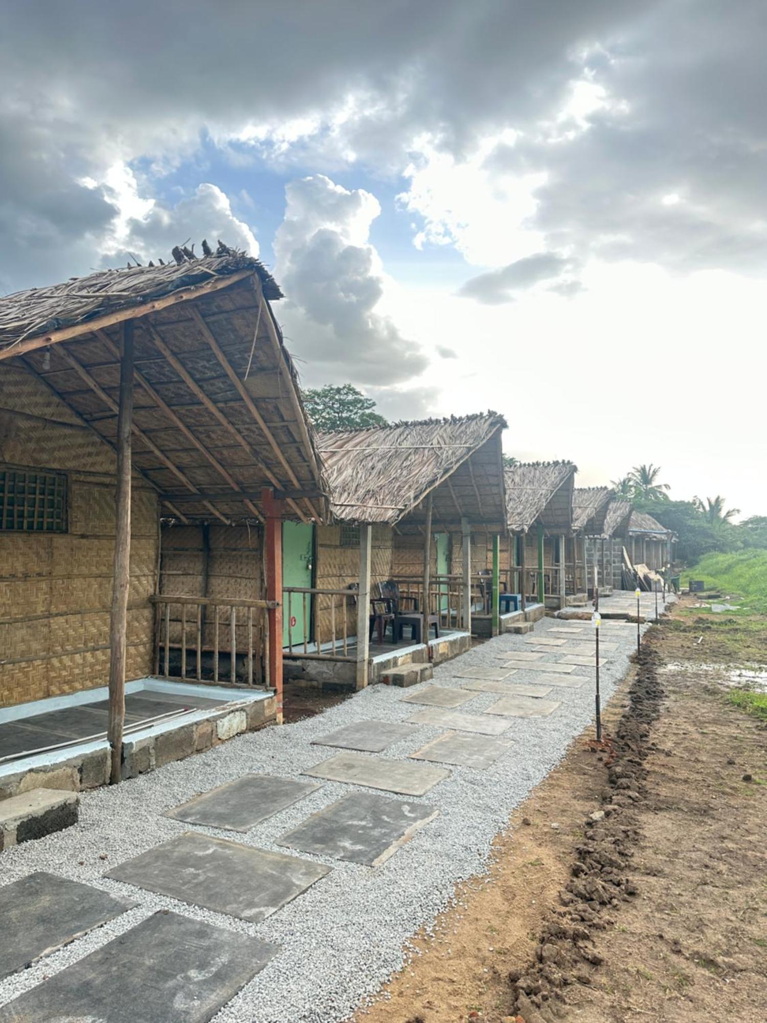 The Gravity Cafe -A Unit Of Staychillhampi Exterior foto