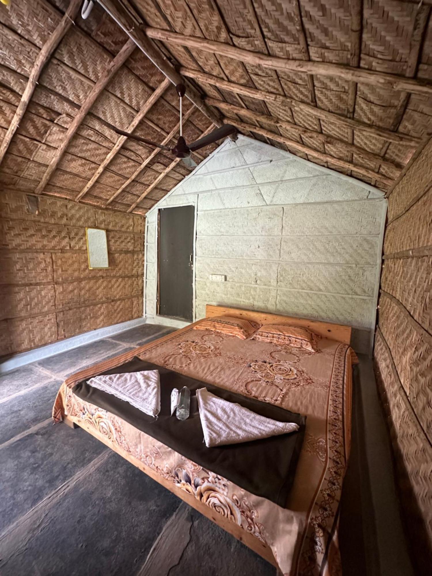 The Gravity Cafe -A Unit Of Staychillhampi Exterior foto